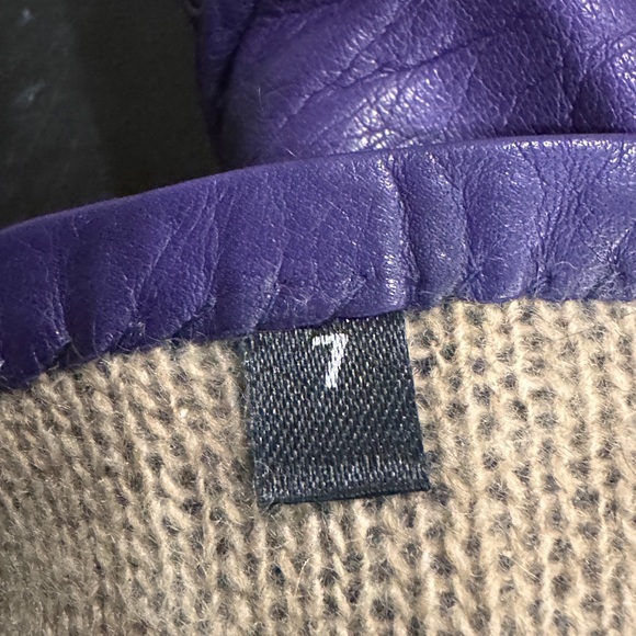 Sak’s Fifth Avenue purple leather cashmere lined size 7 gloves - Picture 5 of 6
